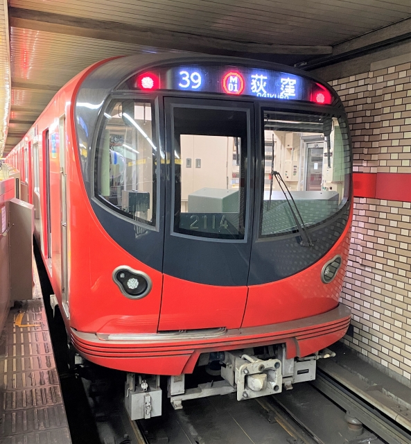 東京メトロ丸の内線の電車
